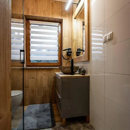 Dworek Nad Jalowcami Z Jacuzzi 住宿加早餐酒店 3*