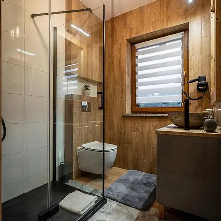 Dworek Nad Jalowcami Z Jacuzzi 住宿加早餐酒店 比利但耶克