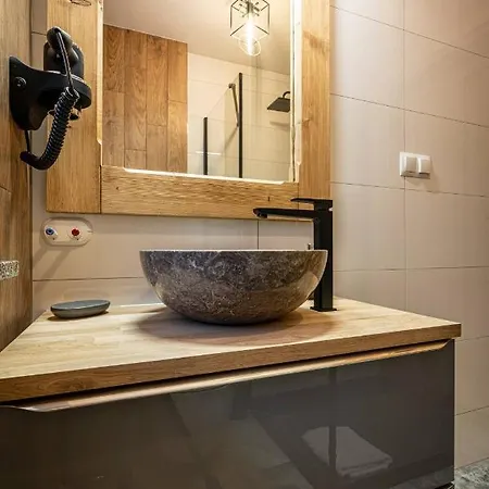 Dworek Nad Jalowcami Z Jacuzzi 住宿加早餐酒店