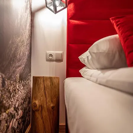 Dworek Nad Jalowcami Z Jacuzzi 住宿加早餐酒店 3*