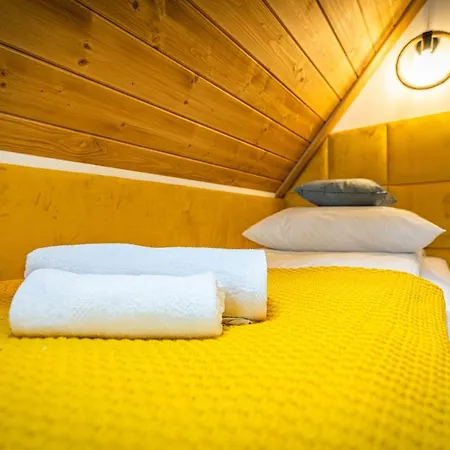 Dworek Nad Jalowcami Z Jacuzzi Bed & Breakfast