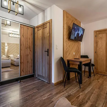 Dworek Nad Jalowcami Z Jacuzzi Bed & Breakfast