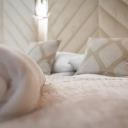 Dworek Nad Jalowcami Z Jacuzzi Bed & Breakfast