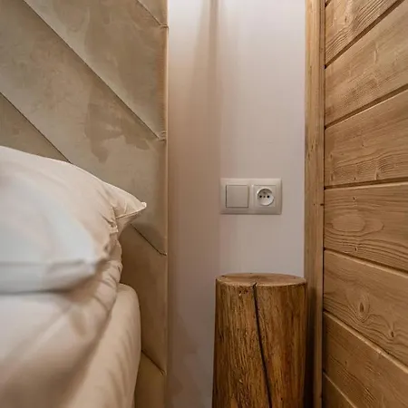 Dworek Nad Jalowcami Z Jacuzzi Bed & Breakfast