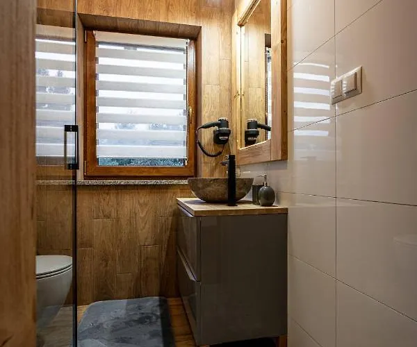 Dworek Nad Jalowcami Z Jacuzzi Bed & Breakfast 3*