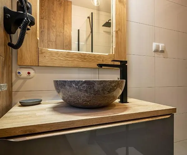 Dworek Nad Jalowcami Z Jacuzzi Bed & Breakfast