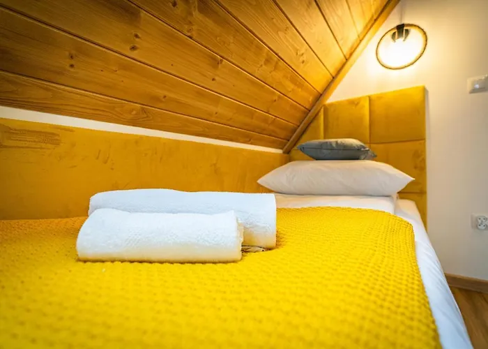 Dworek Nad Jalowcami Z Jacuzzi Bed & Breakfast