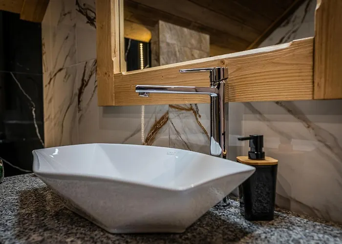 Dworek Nad Jalowcami Z Jacuzzi Bed & Breakfast