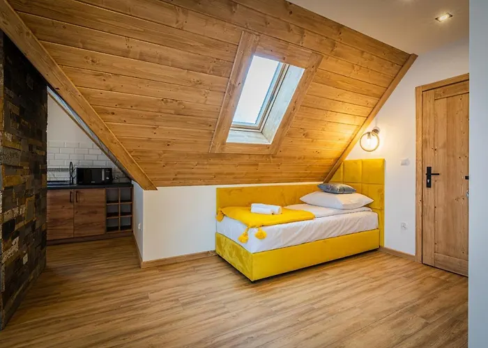 Dworek Nad Jalowcami Z Jacuzzi Bed & Breakfast