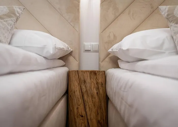 Dworek Nad Jalowcami Z Jacuzzi Bed & Breakfast 3*