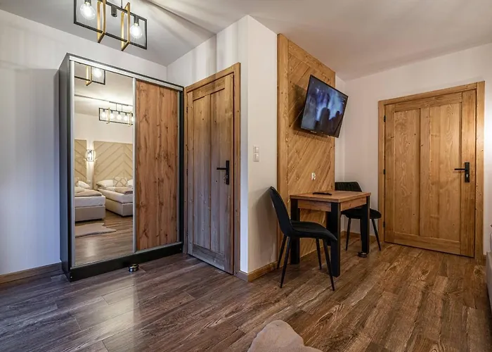 Dworek Nad Jalowcami Z Jacuzzi Bed and Breakfast